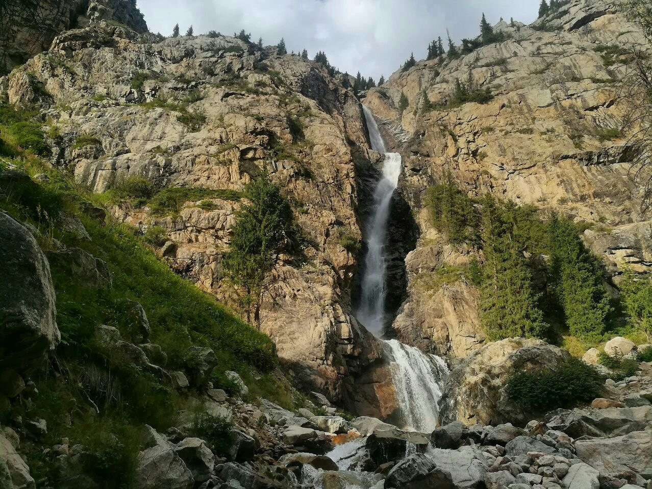 Burhan-Bulak waterfall 